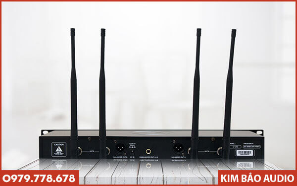 Micro không dây VinaKTV S650 - Mặt sau Micro không dây VinaKTV S650 - Mặt sau